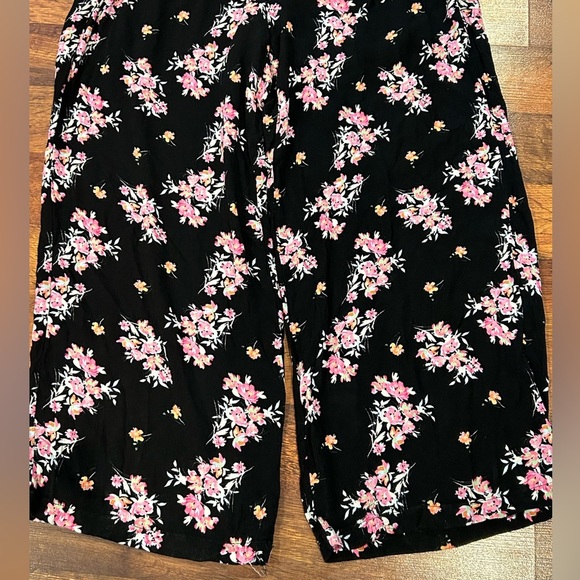 Torrid Black and Pink Floral Wide Leg Pants - Picture 2 of 8